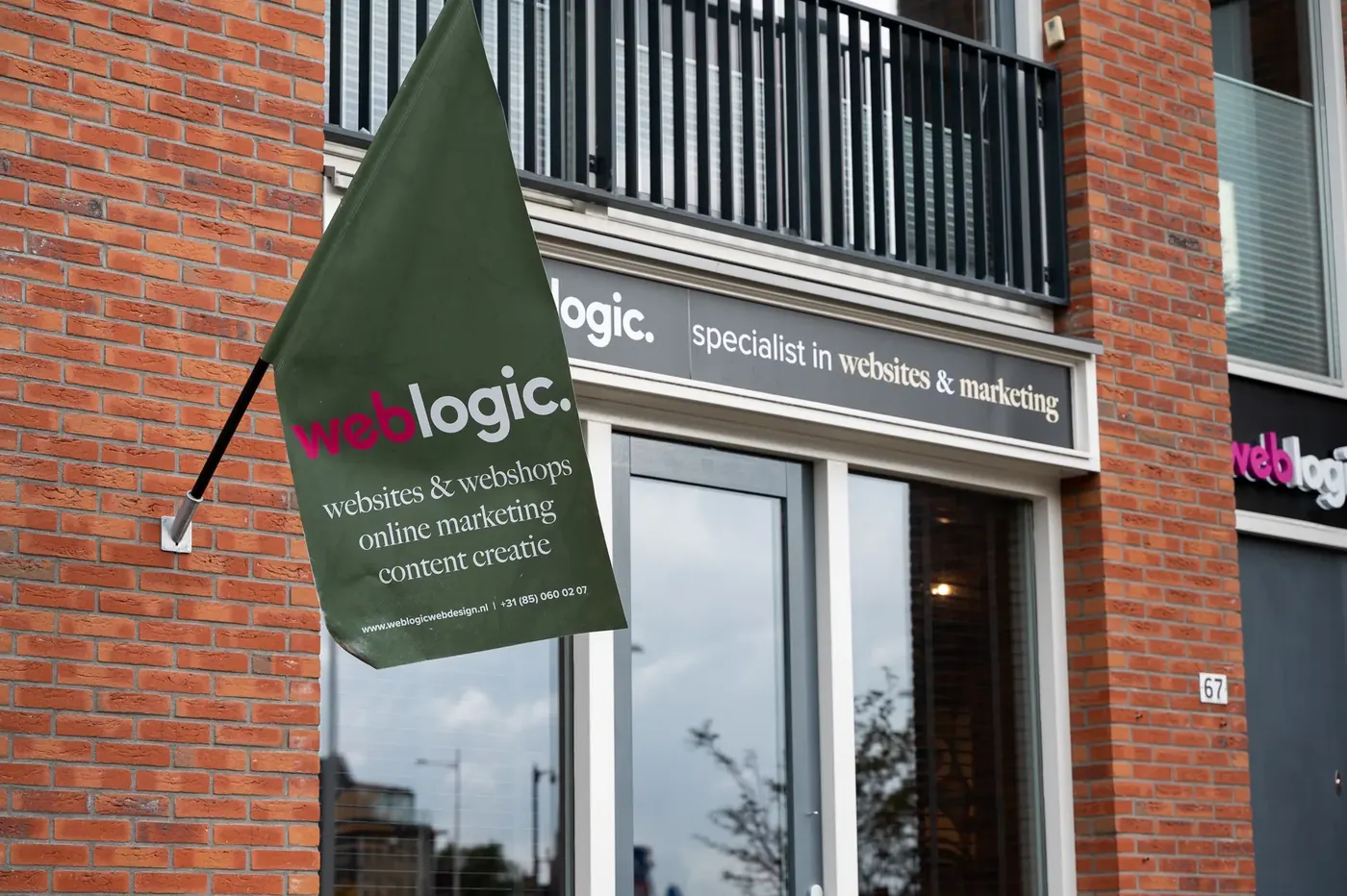 De gevel van Weblogic aan de Geestersingel in Alkmaar